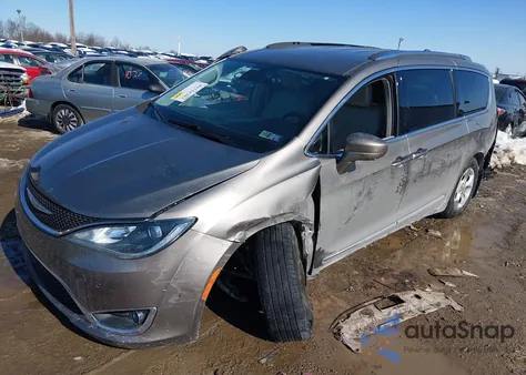 2017 Chrysler Pacifica Touring-L Plus z USA, uszkodzony, nr VIN 2C4RC1EG7HR839414